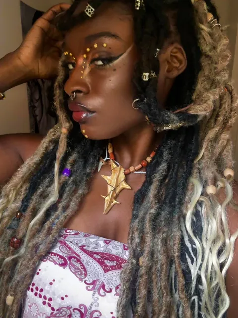 I love adding gems to my makeup ✨