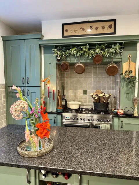 My summer kitchen with flowers from the garden 🥀🍃✨