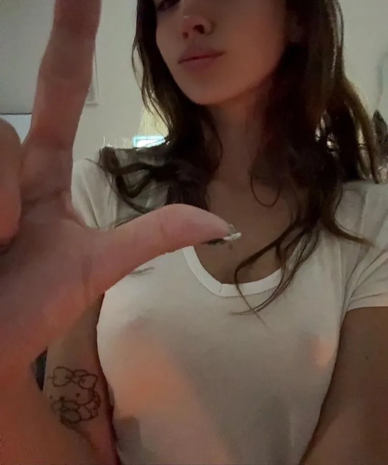 Relapsing to NN? How needy.. guess which pic’s mine 😽