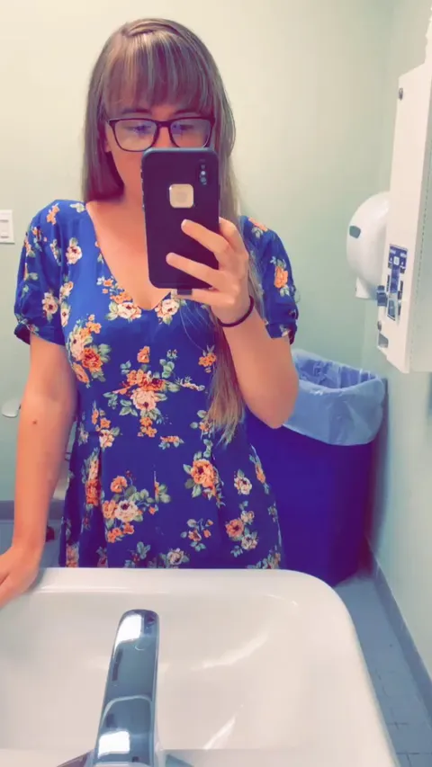 Cum meet me in the office bathroom I’m horny ;) [oc]