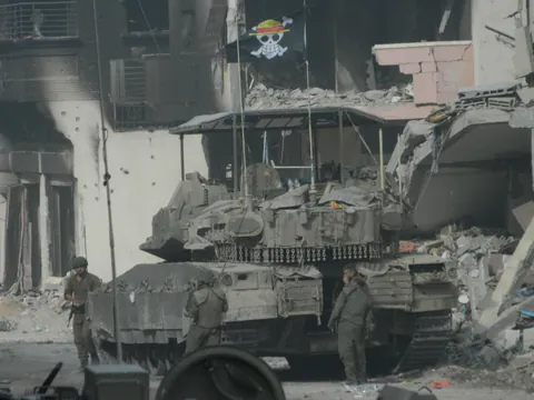 [OC] Spotted a One Piece flag flying over a tank in Gaza 2023