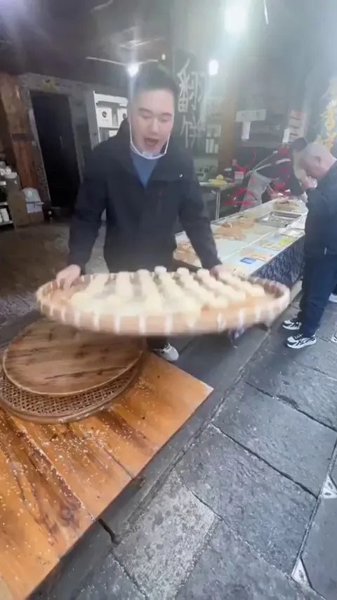 The way he flips his food