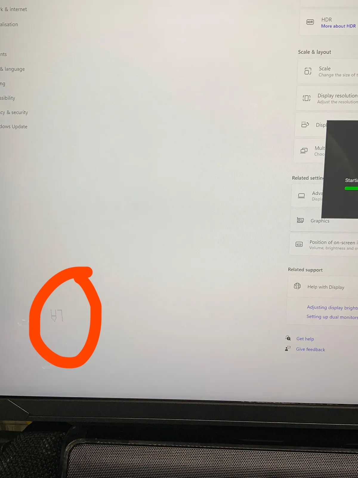 Why is this “LA” thing in the corner of my monitor?
