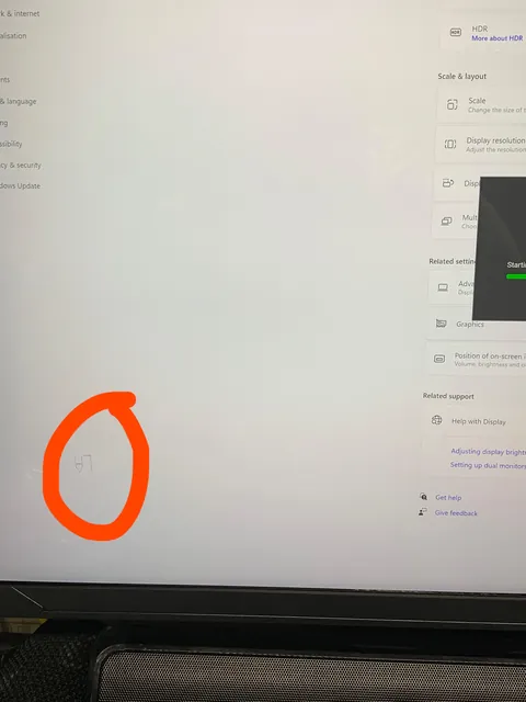 Why is this “LA” thing in the corner of my monitor?