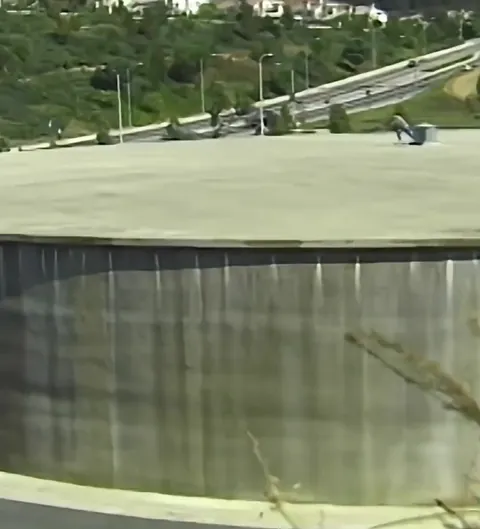In 1997, Jeremy Wray attempted an ollie across a 16-foot gap with a 40-foot drop