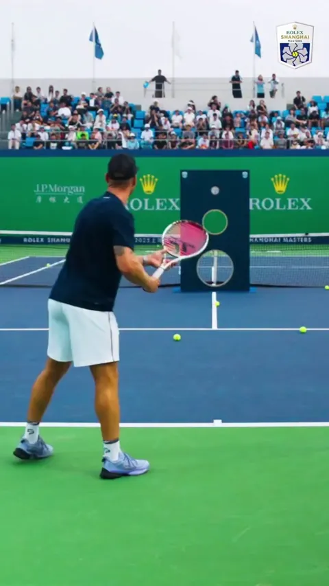 Karue Sell attempts 'through-the-target' challenge shot at Rolex Shanghai Masters