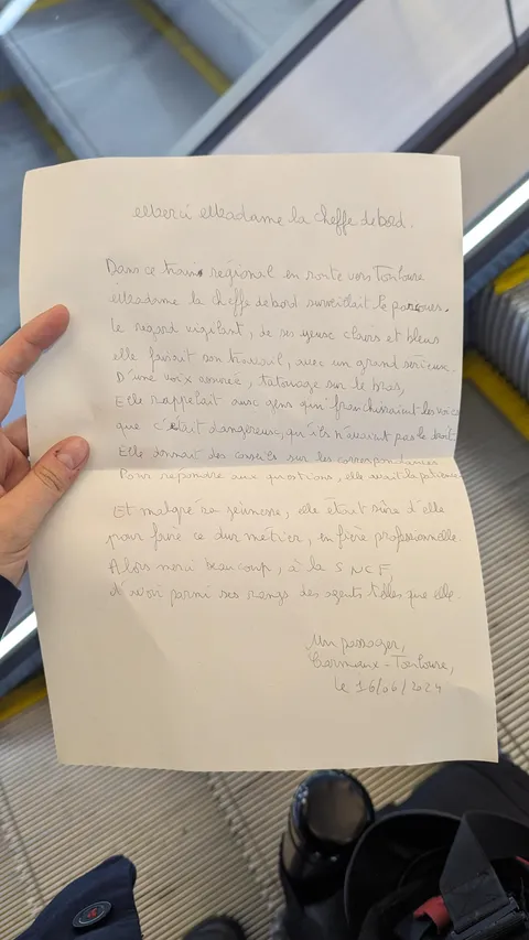 Un vieux monsieur m'a donné ce mot en sortant du train, ça m'a refait ma soirée 