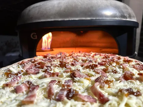 [Homemade] fig jam and bacon pizza