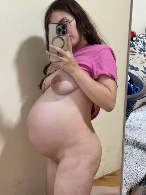 does a 25-year-old this full and pregnant do it for you or no?