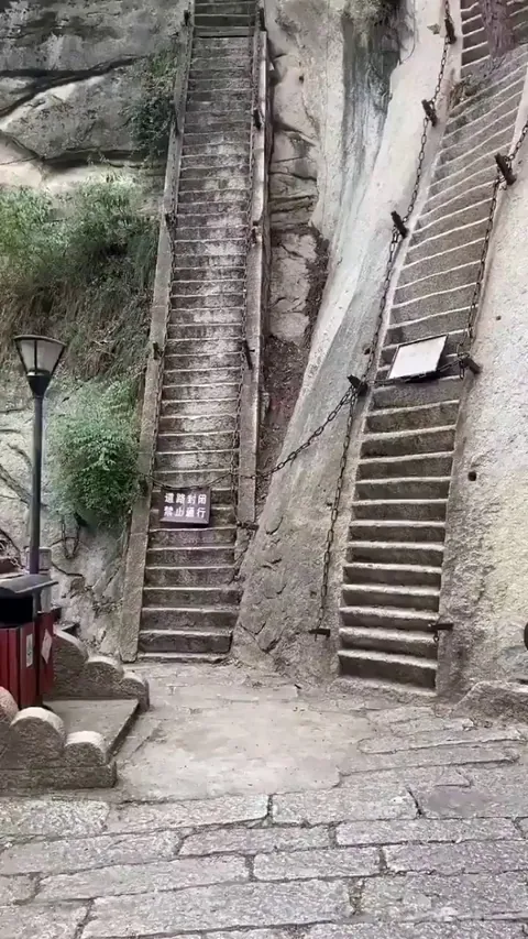 The stone staircase of Mount Hua