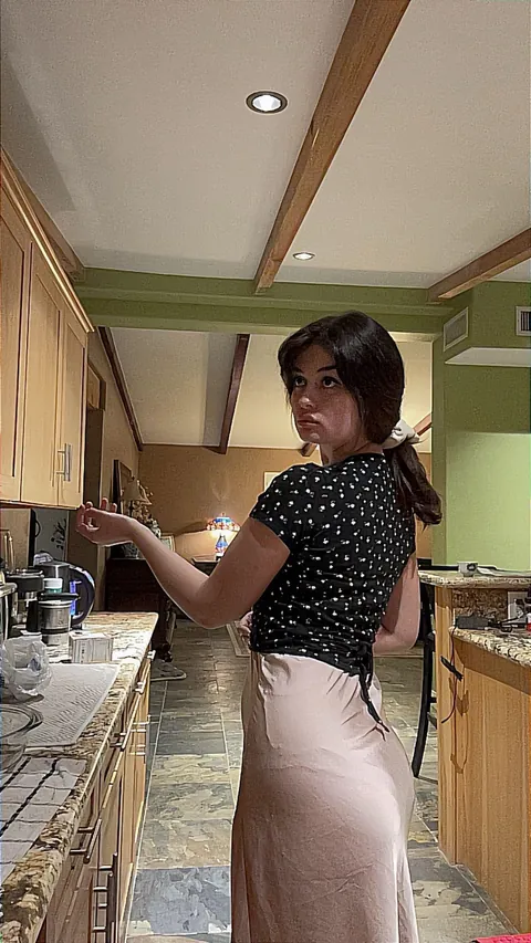 grew up ugly, glowed-up but need some humbling. tell me something i haven’t heard !! 22f :3