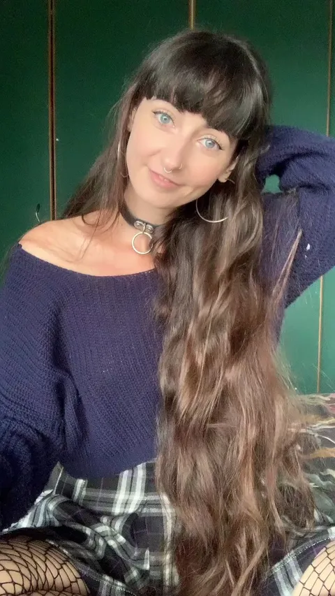 Tiny titties don’t need a bra!