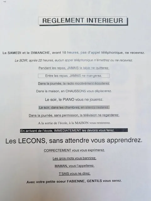 J'ai trouvé ce "règlement intérieur" dans un vieil album photo de ma femme. Je pense que le mot "détente" ne faisait pas partie du vocabulaire de ses parents. Qu'est-ce que vous en pensez ?