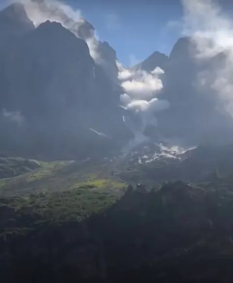 Massive boulders got send down the moutain during rockslide. Filmed by Stephen Hoerner at Col de l'Encrenaz.