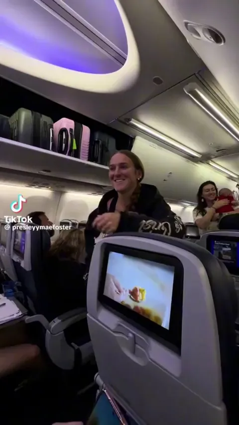 Woman starts preaching the gospel to passengers stuck on a plane