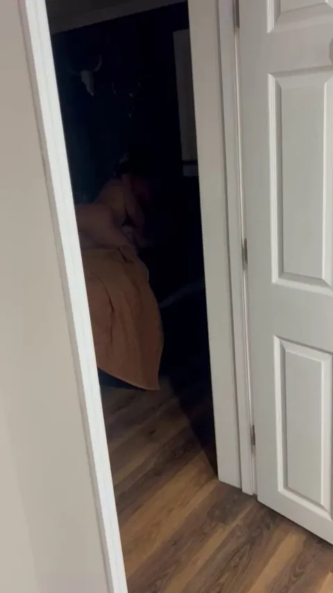 Getting some work in while hubs watches from the next room….😈