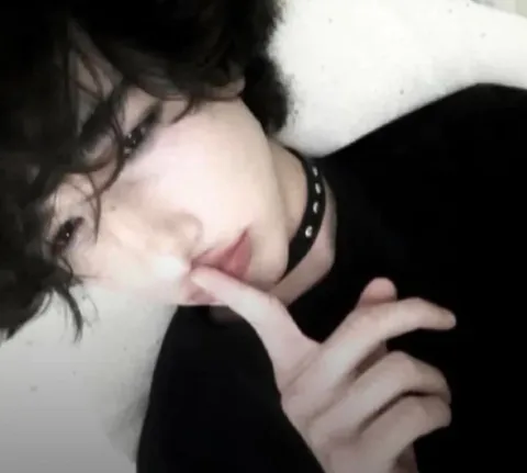 (18) emo sissy with a pink pussy >_<