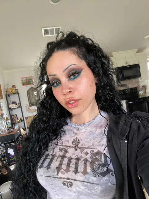 As requested! Black shimmer/smokey lid with teal waterline👀 how’d I do?