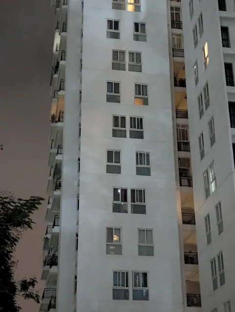 Why windows have this kind of positioning in a residential building?