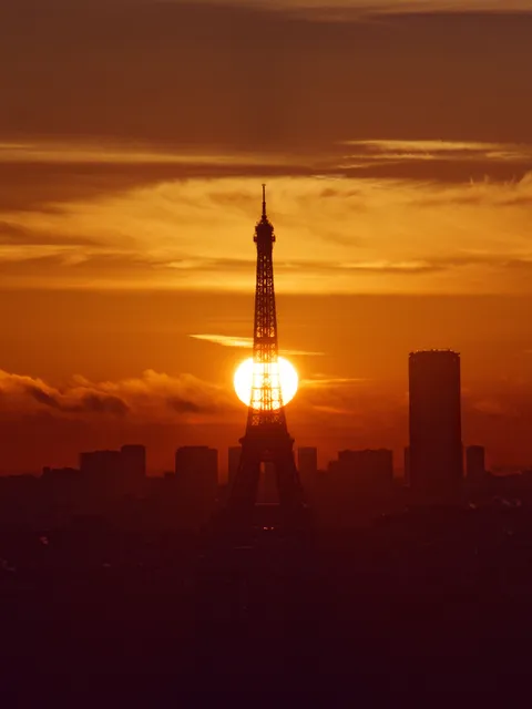 Le soleil se levant sur Paris (OC)