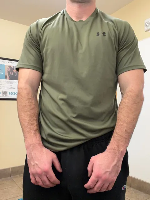 Swipe to get this dad naked and let me know if you would fuck…(35)
