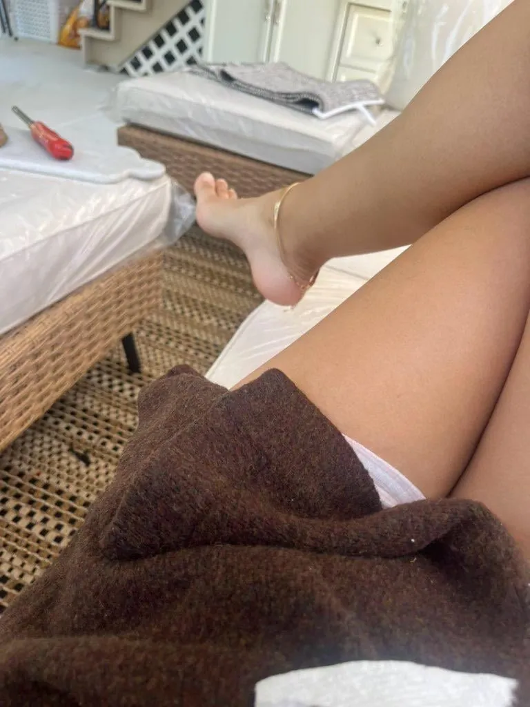 Relapsing to NN? How needy.. guess which pic’s mine 😽