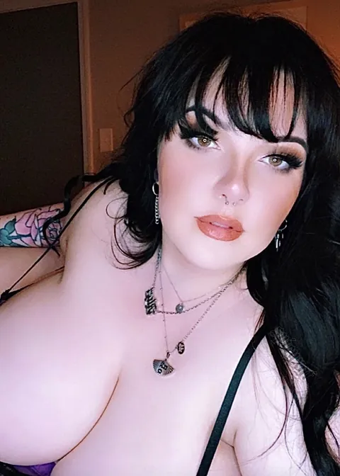 ur new fav bbw goth girl <3