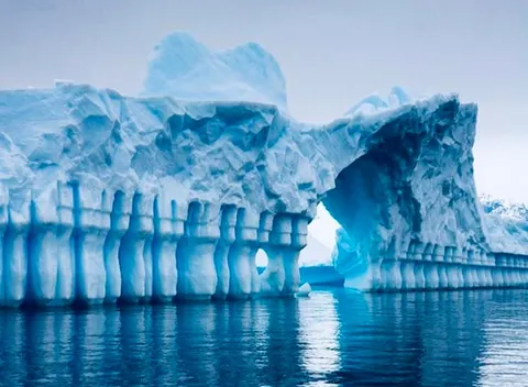 Stunning blue icebergs off the coast of Antarctica❄️