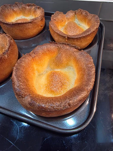 [homemade] The best Yorkshire Puddings I've made in 30 years