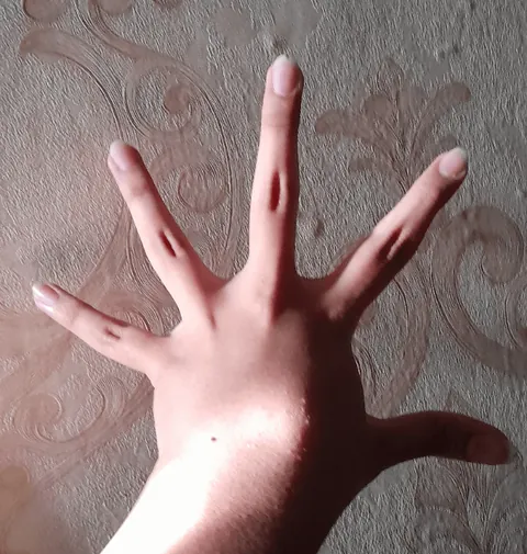 My hands apparently make some people go, "wtf". Lol