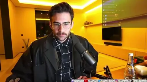 Hasan bans 33-month subscriber and tells him to die for commenting on his workout frequency