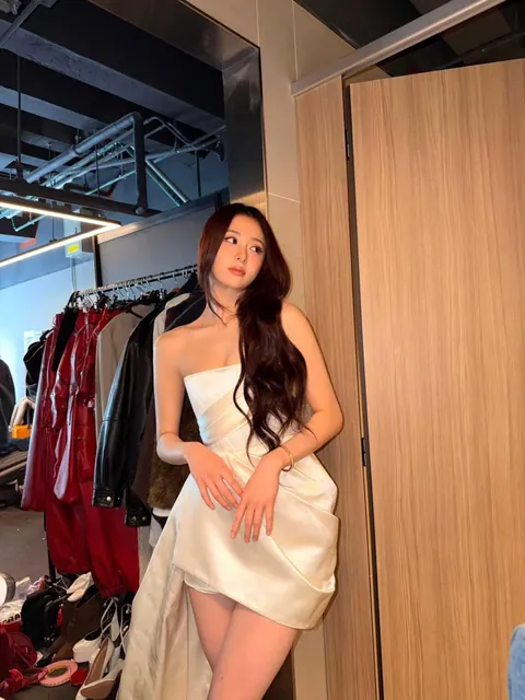 LE SSERAFIM - Yunjin