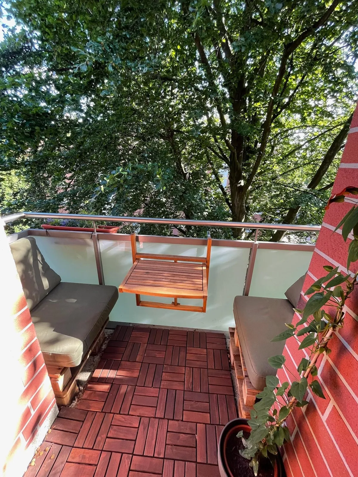 Posted in male living space and was told to post here :)