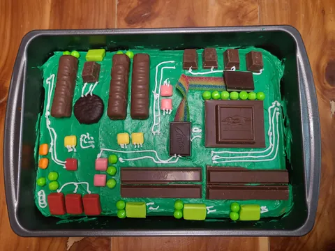 [homemade] Motherboard cake. Looks bad lol