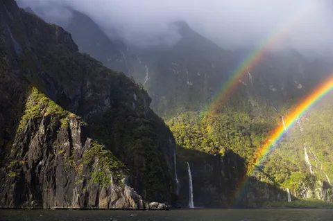 Double Rainbow in Milford Sound, Fiordland National Park, New Zealand [OC] [2500x1667]