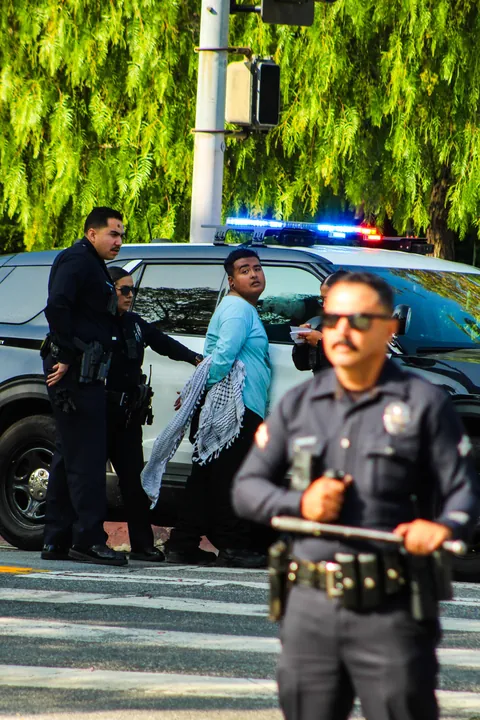 protest outside the LA mayor’s house criticized her compliance with ICE; LAPD came in droves [OC]