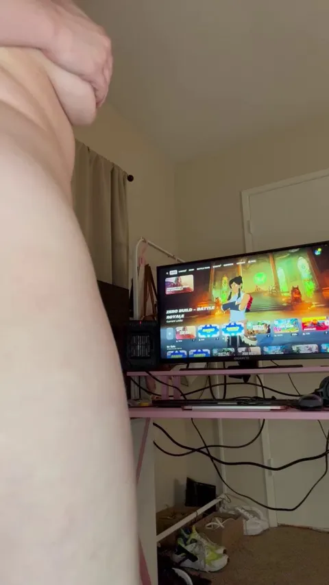 Naked is the best way to play fortnite &lt;3