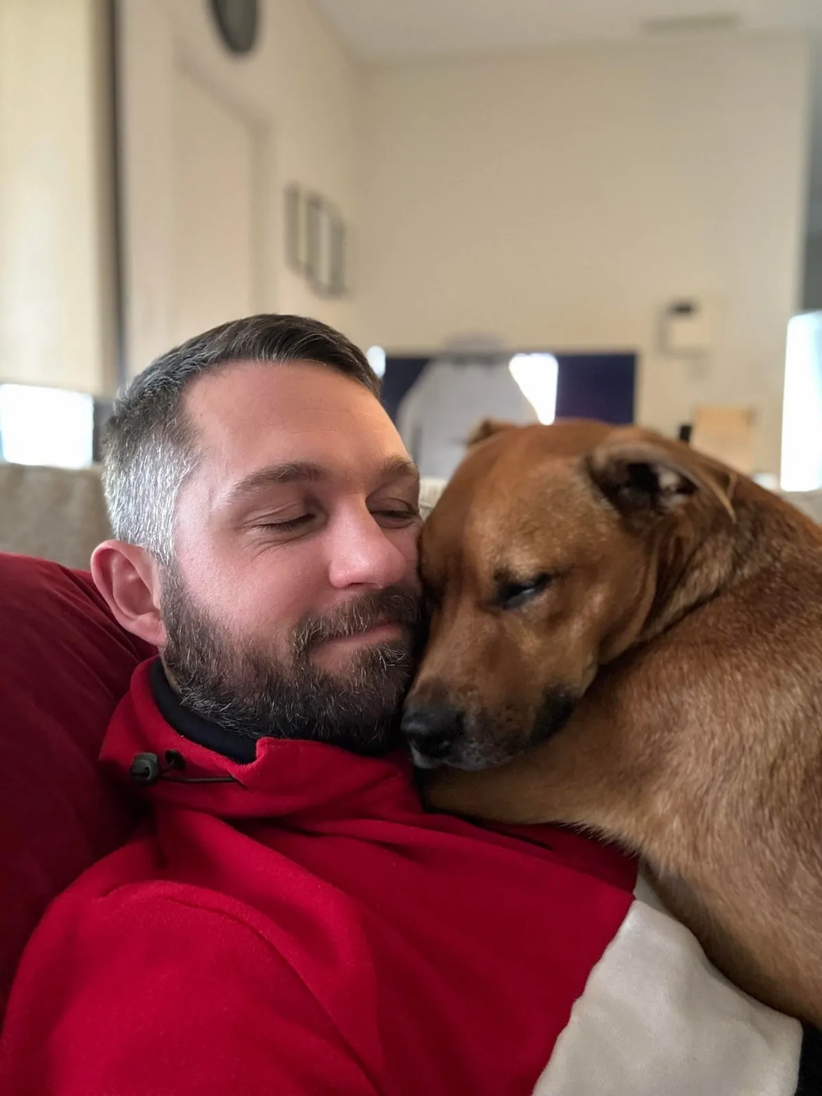 Hector is a bit of a cuddle bug, it’s the best!😘🐕