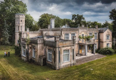 Abandoned Palace in Arcugowo