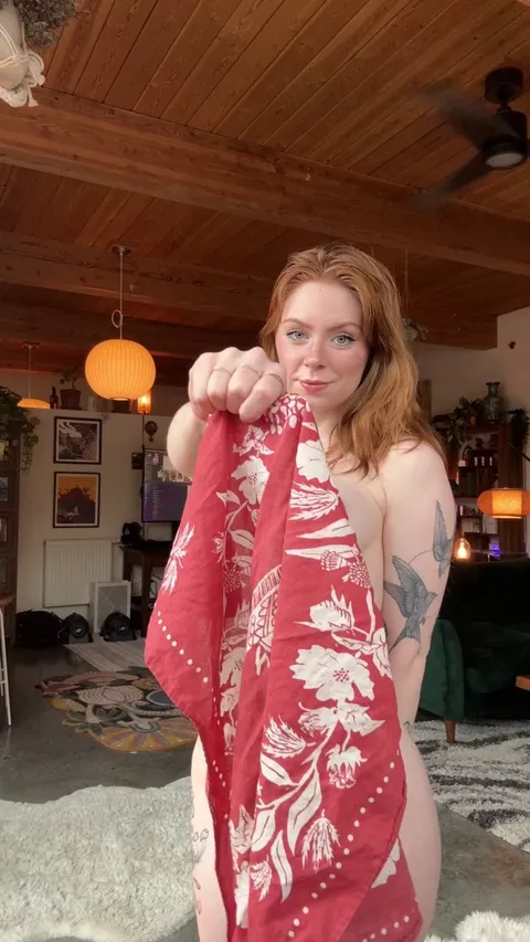 Scanners show sexy life forms in this area…