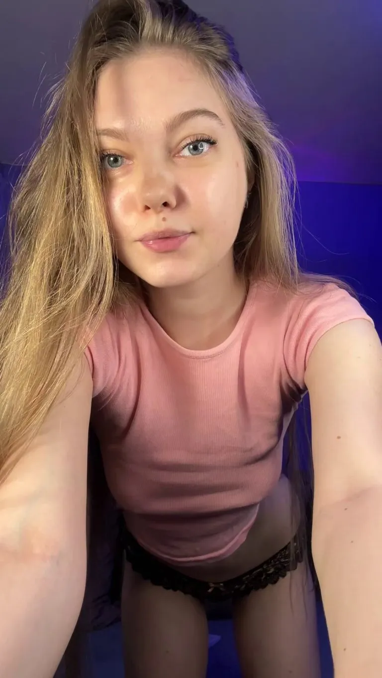 I like to show my cute tits