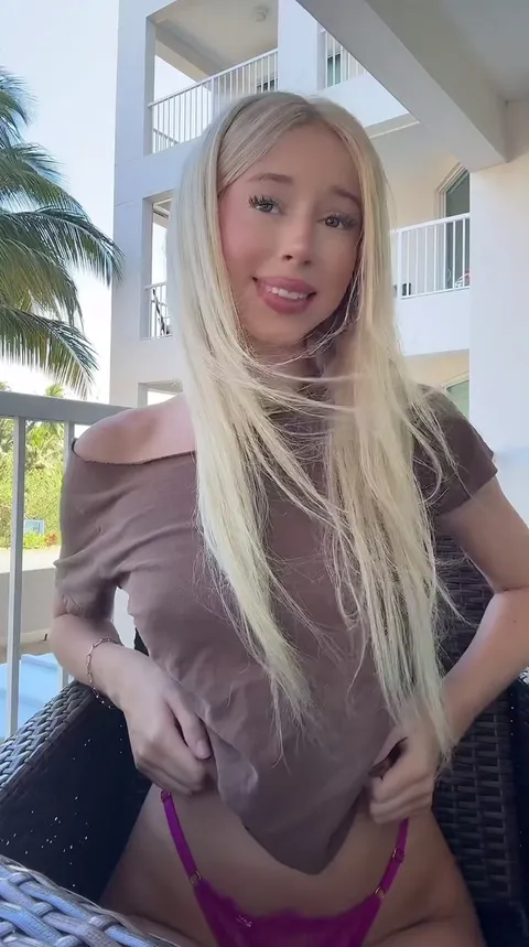 Who wouldnt want to see me naked 🤷🏼‍♀️