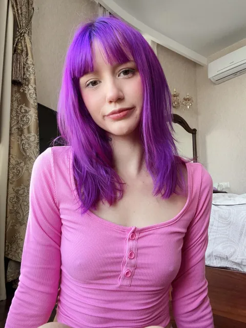 do u see those pink strands too… 