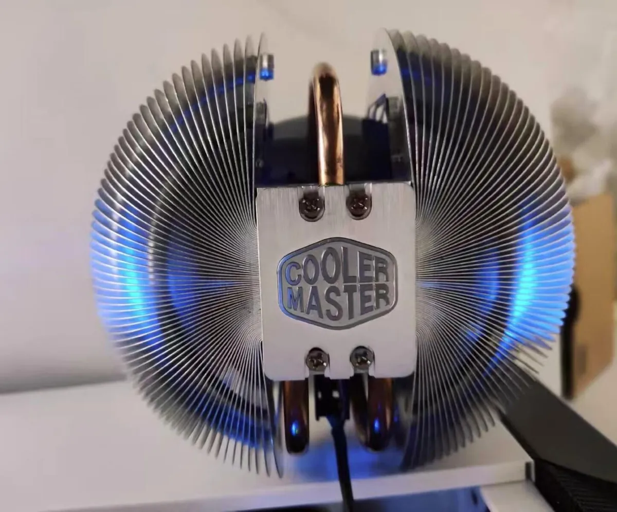 The old CPU cooler I just replaced   it’s really rare to see this kind of design nowadays