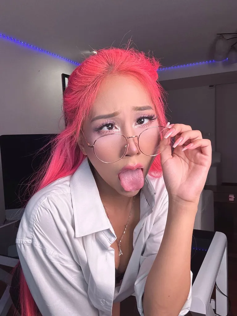 Describe my face using one word