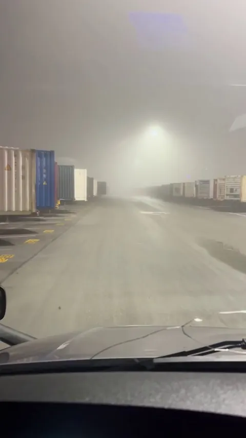 Rolling thru the rail yard at 6am all alone 😬