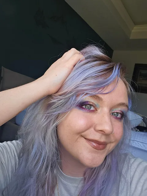 Is this giving black eye or iridescent?