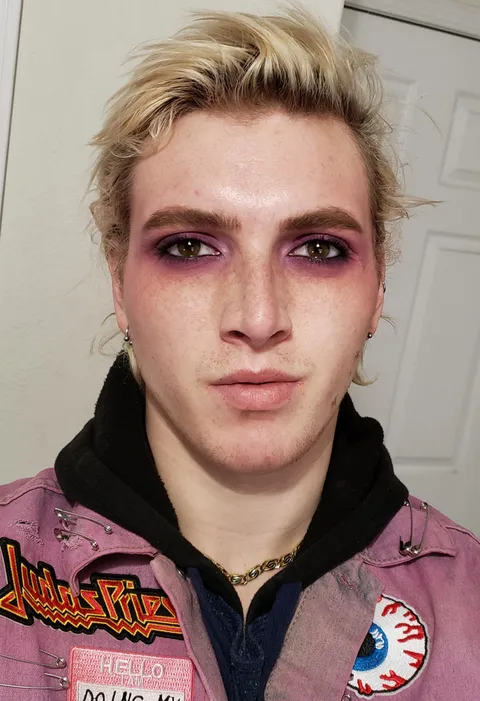 My boyfriend got me the new bloodlust pallete and I've been going crazy over this soft grunge eye