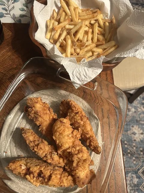 “[Homemade]” chicken tenders and fries