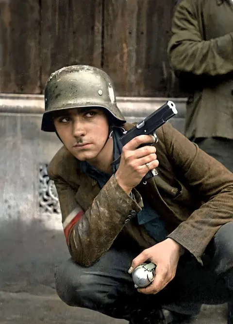 The Warsaw Uprising in Color 2